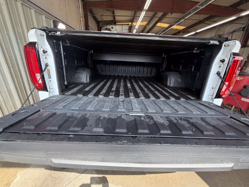 Used 2022 White GMC AT4 image 23