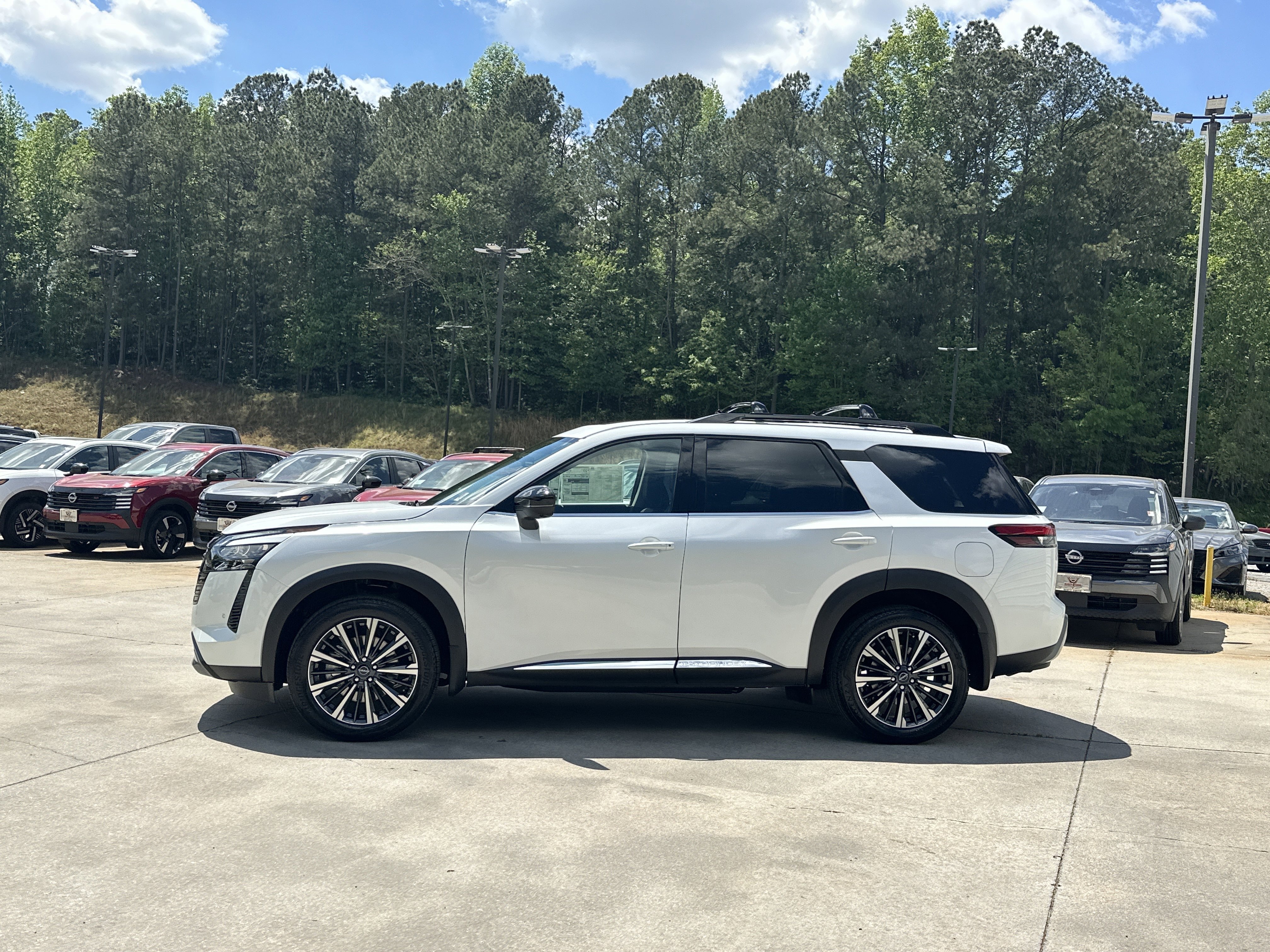New 2026 Everest White Pearl Tricoat Nissan Platinum image 5