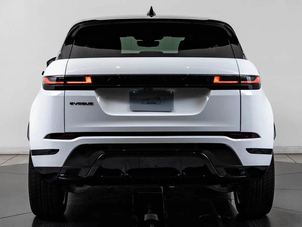 New 2026 Fuji White Land Rover Dynamic image 7