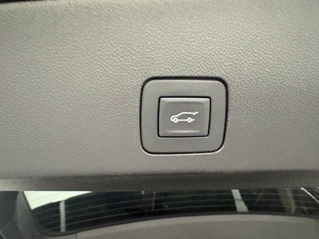 Used 2025 Black Buick Preferred image 9