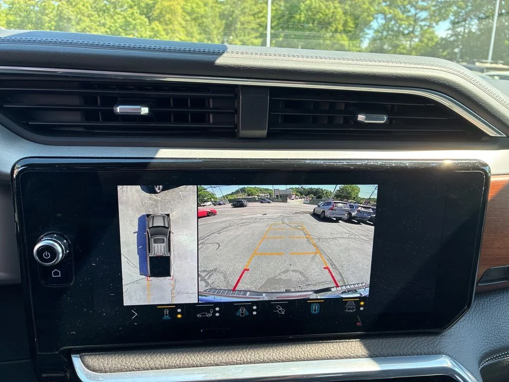 Used 2022 Silver GMC Denali image 21