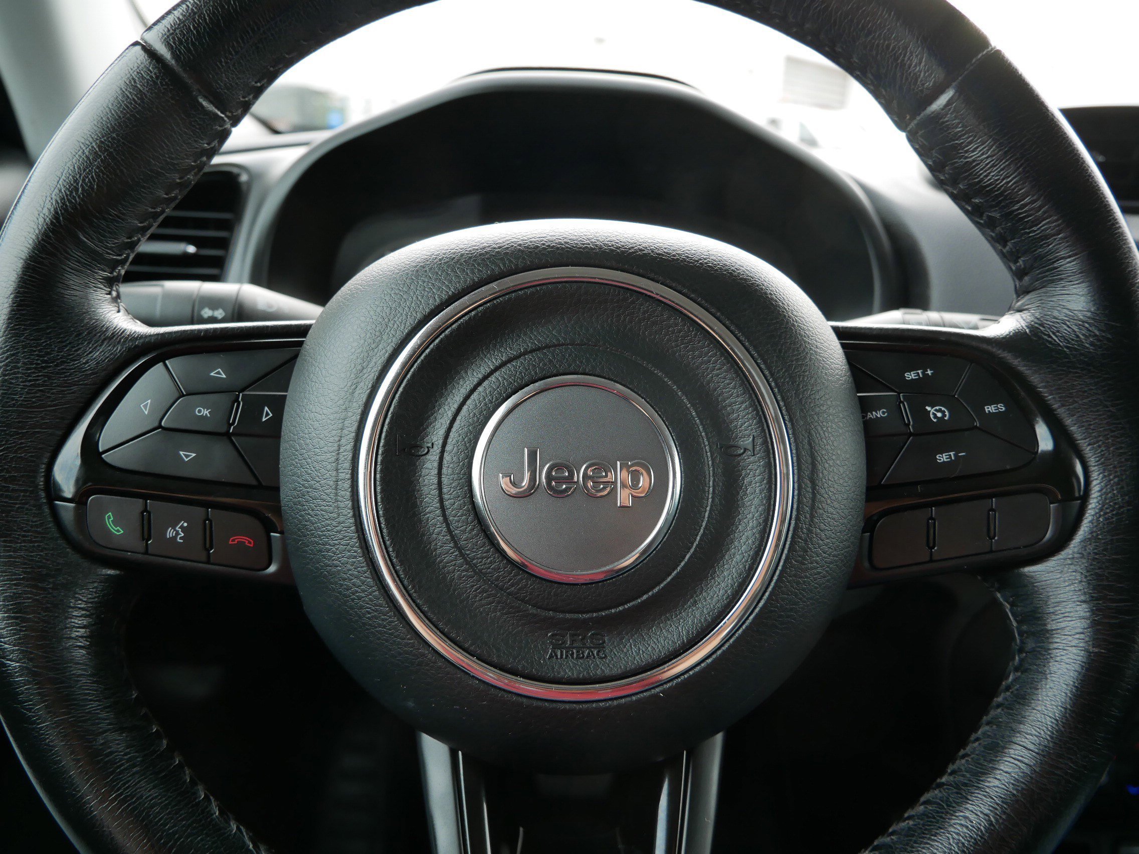 Used 2018 Granite Crystal Metallic Clearcoat Jeep Altitude image 25
