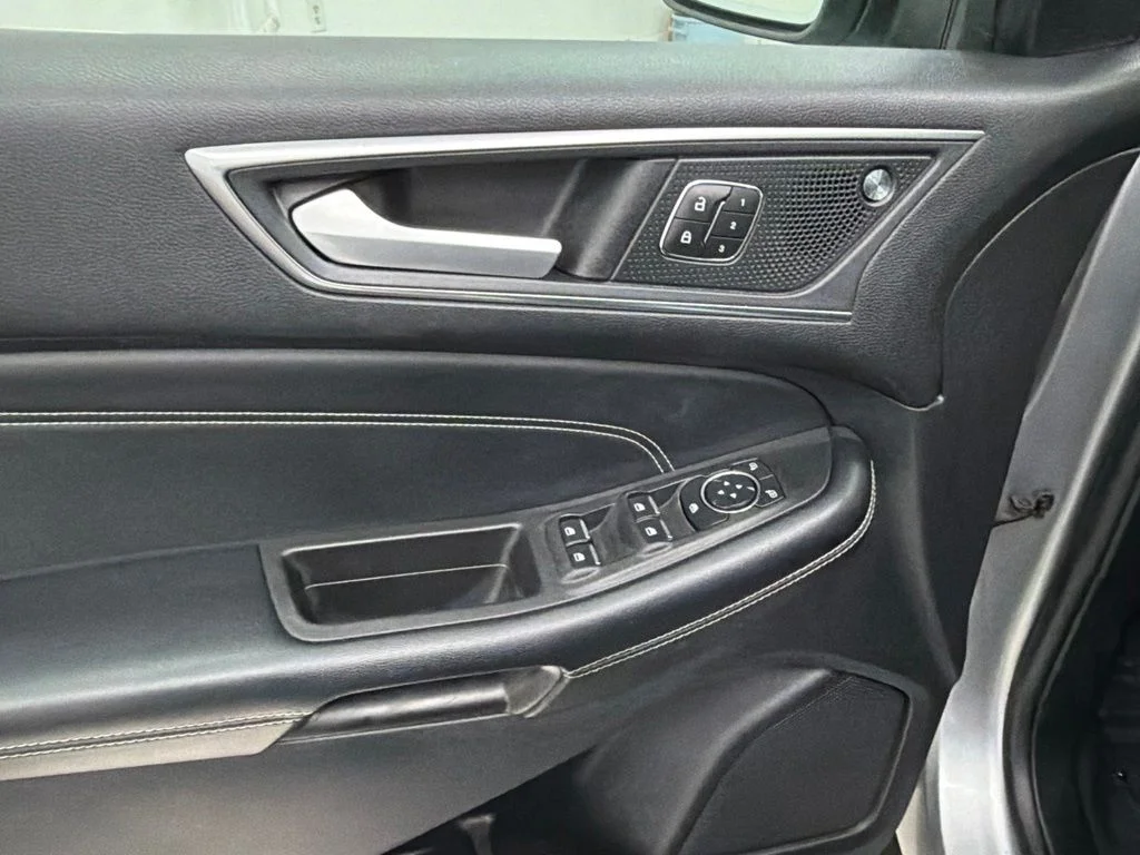 Used 2022 Silver Ford Titanium image 21