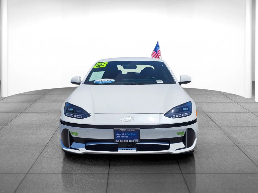 Used 2023 White Hyundai SEL image 1