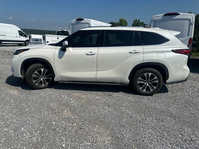 Used 2021 Blizzard Pearl Toyota XLE image 6