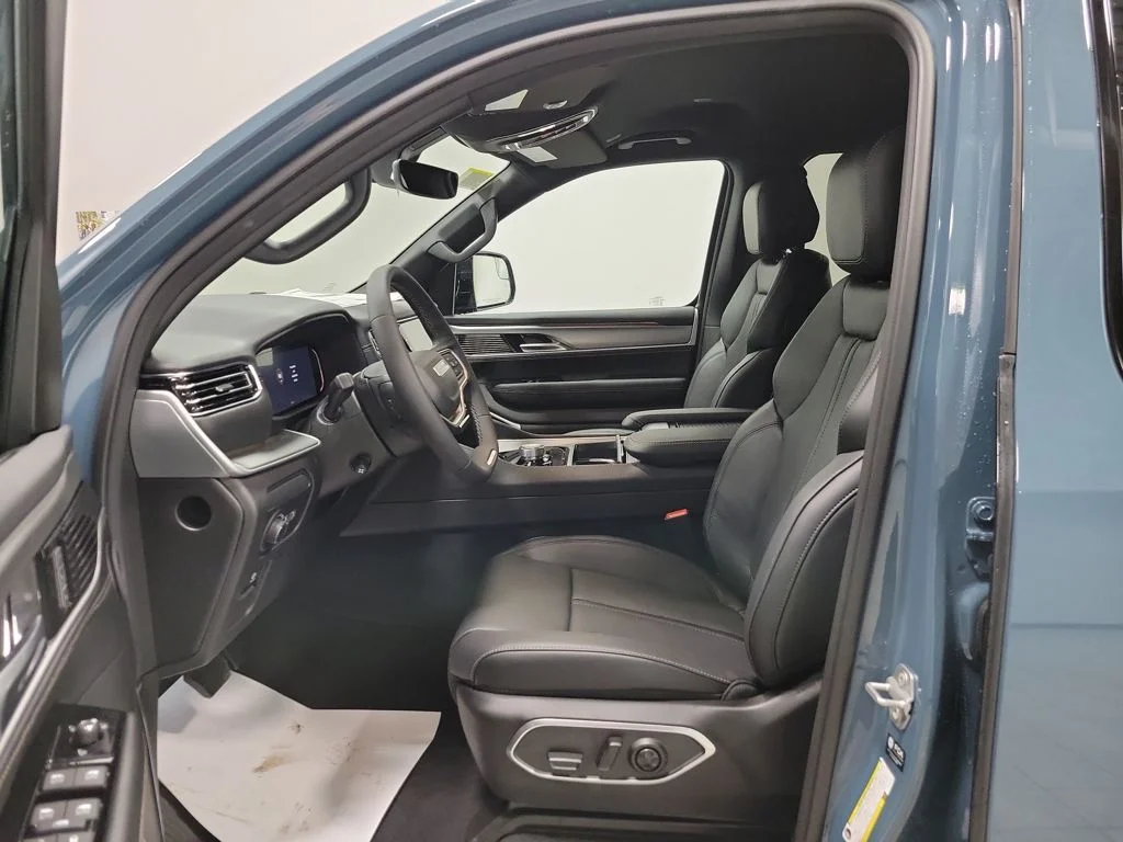 New 2026 Steel Blue Exterior Paint Jeep Limited Altitude image 11
