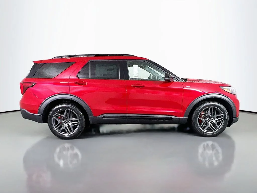 New 2026 Rapid Red Metallic Tinted Clearcoat Ford ST-Line image 18