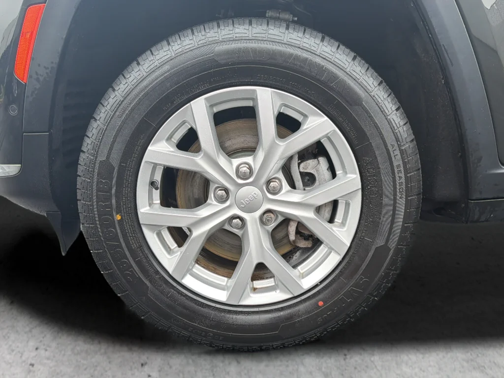 Used 2023 Gray Jeep Limited image 10