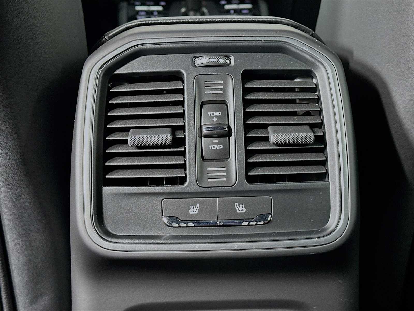 2025 Porsche Macan T - Photo 27