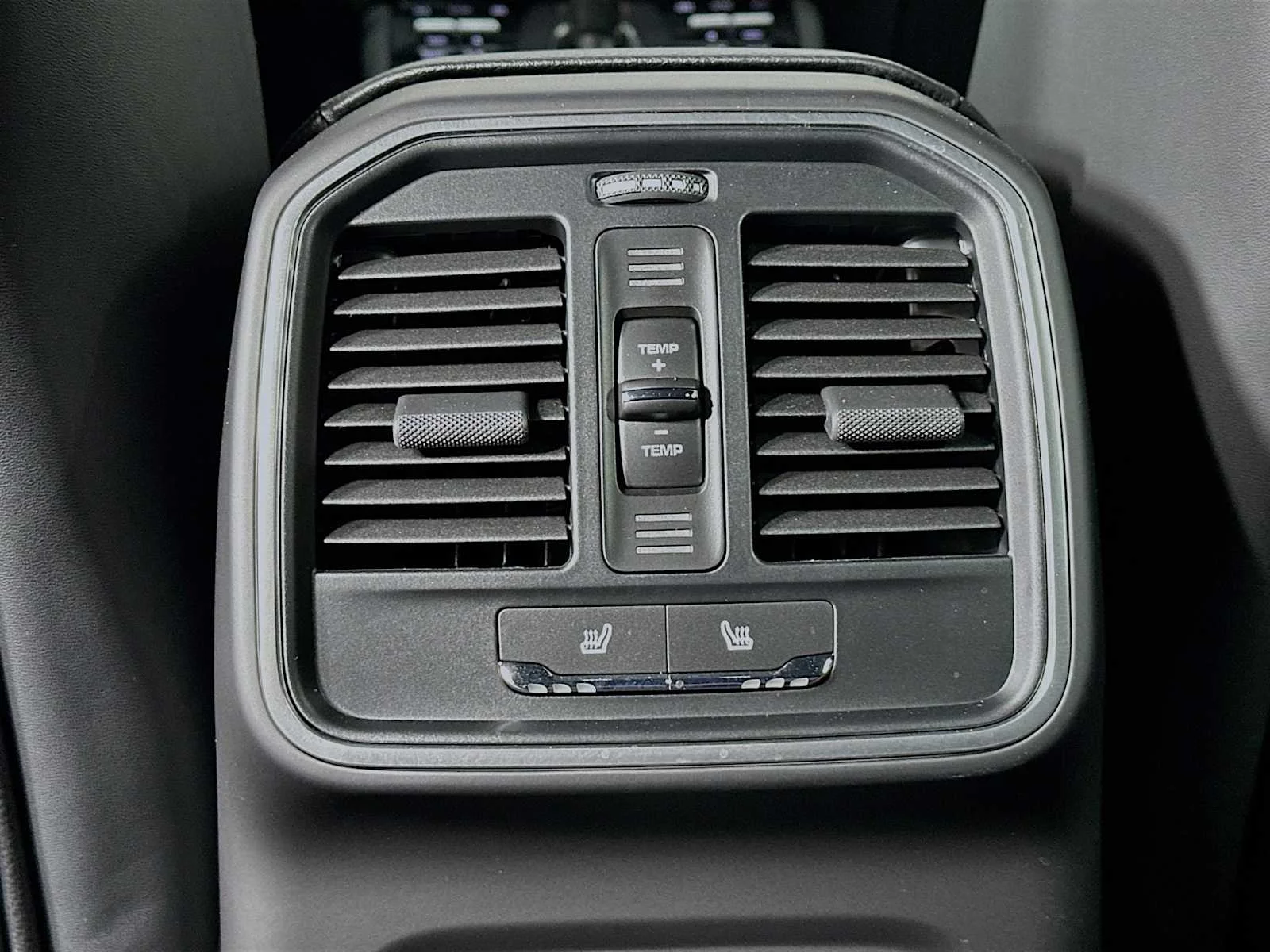 2025 Porsche Macan - Photo 27