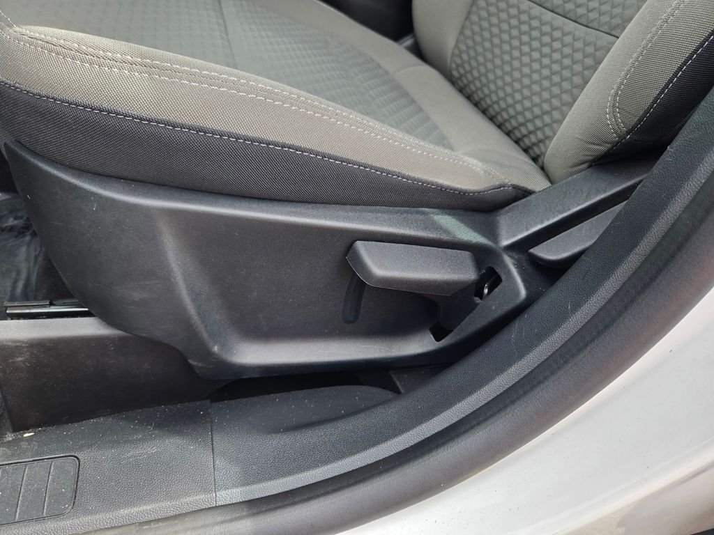 Used 2022 White Ford SE image 11