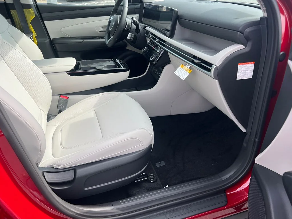 Used 2025 Red Hyundai SEL Convenience image 13