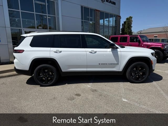 New 2025 Bright White Clear-Coat Exterior Paint Jeep Altitude X image 9