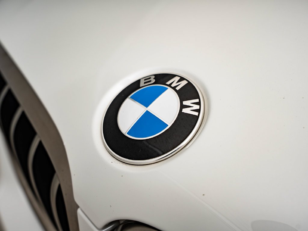 Used 2019 Mineral White Metallic BMW xDrive35i image 3