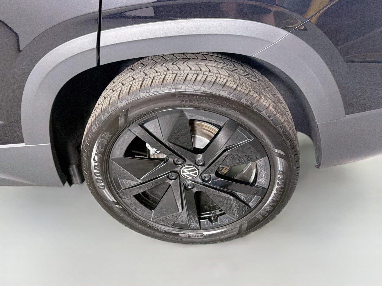 New 2027 Deep Black Pearl Volkswagen SE Black image 28