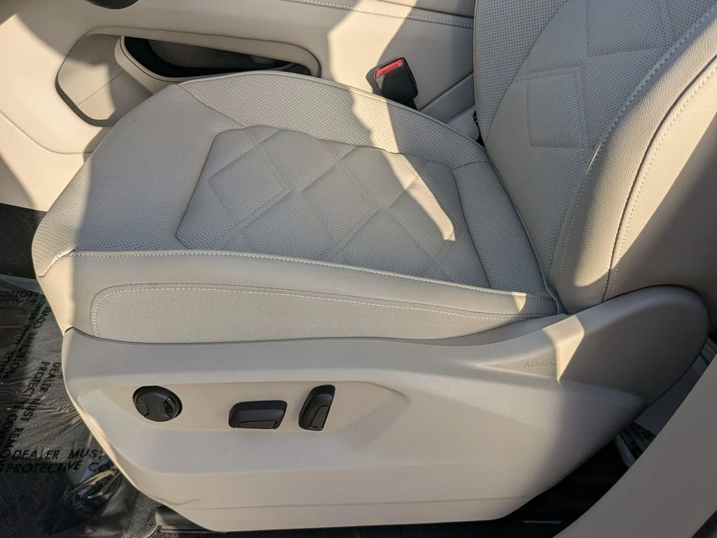 New 2026 White Volkswagen 2.0T SE image 17