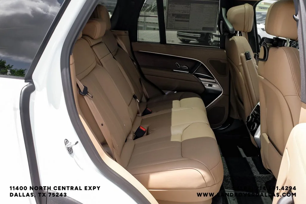 New 2026 Fuji White Land Rover SE image 40