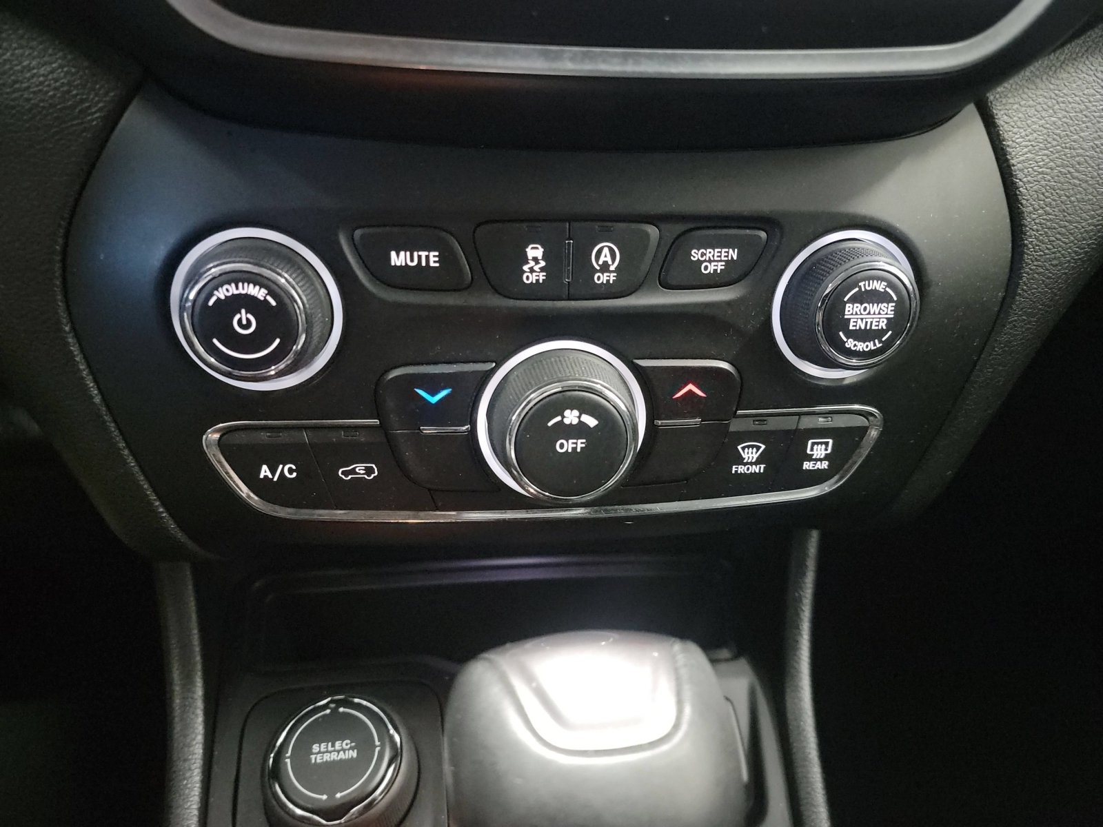Used 2020 Slate Blue Pearlcoat Jeep Latitude Plus image 20