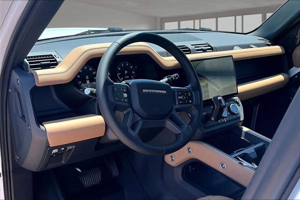 New 2026 Fuji White LAND ROVER S image 6
