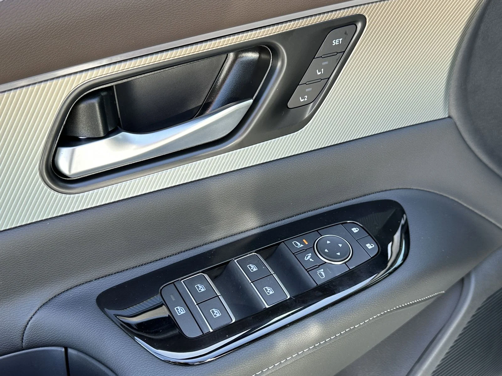 New 2026 White Nissan Platinum image 27