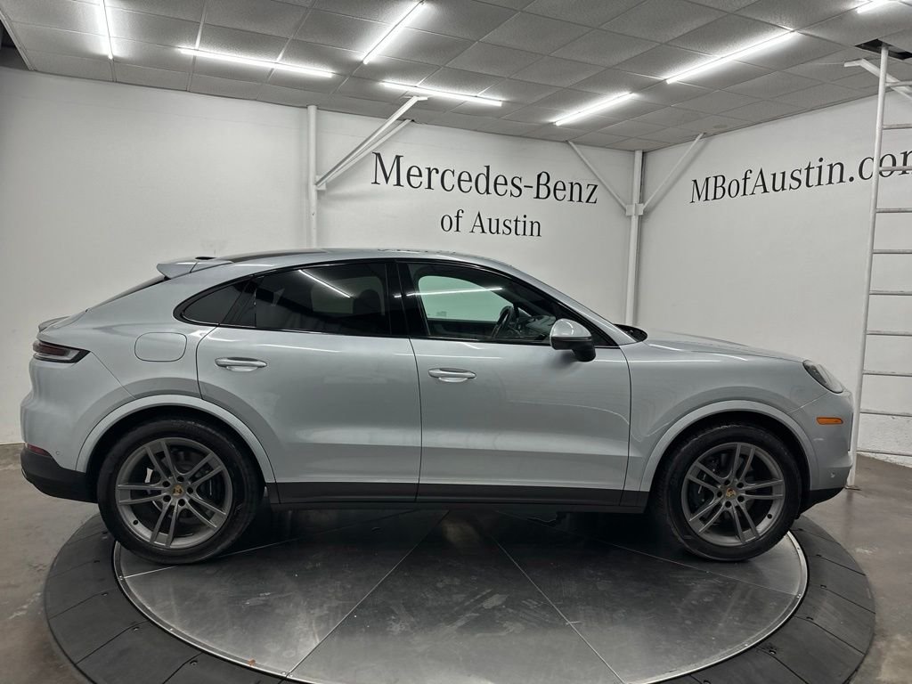 Used 2024  Porsche Base image 8