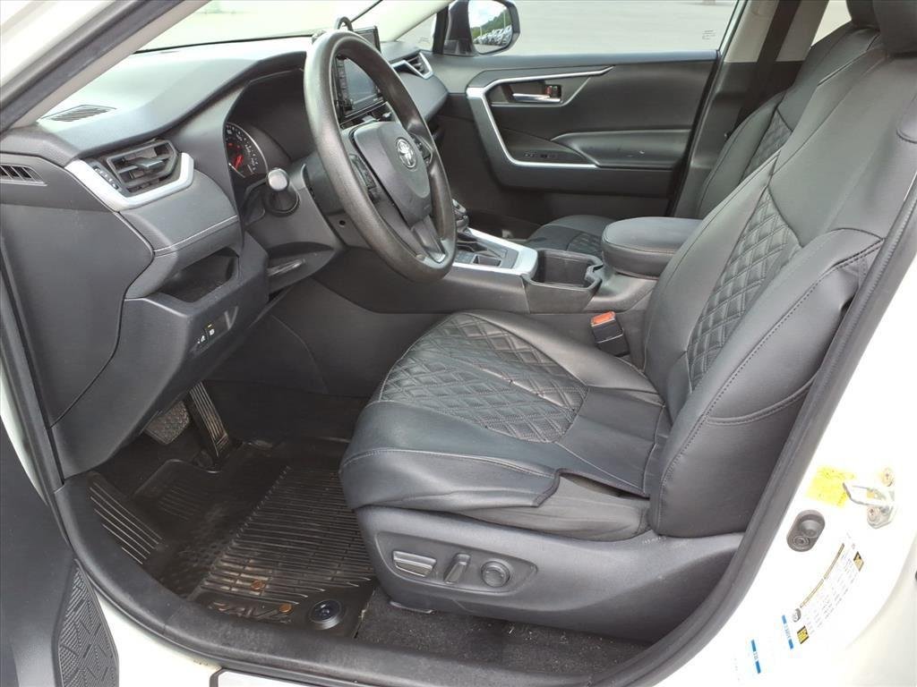 Used 2022  Toyota XLE image 11