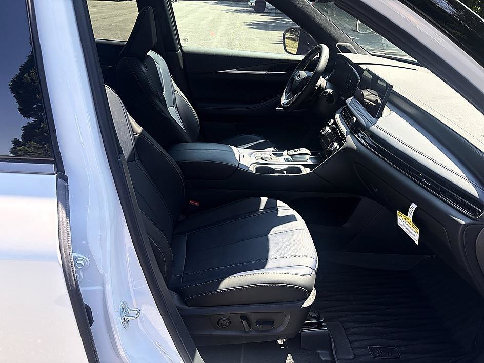 Used 2026 Radiant White/Black Obsidian INFINITI SPORT image 21