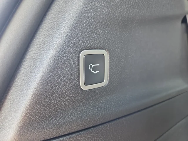 New 2026 Bright White Clear-Coat Exterior Paint Chrysler Select image 14