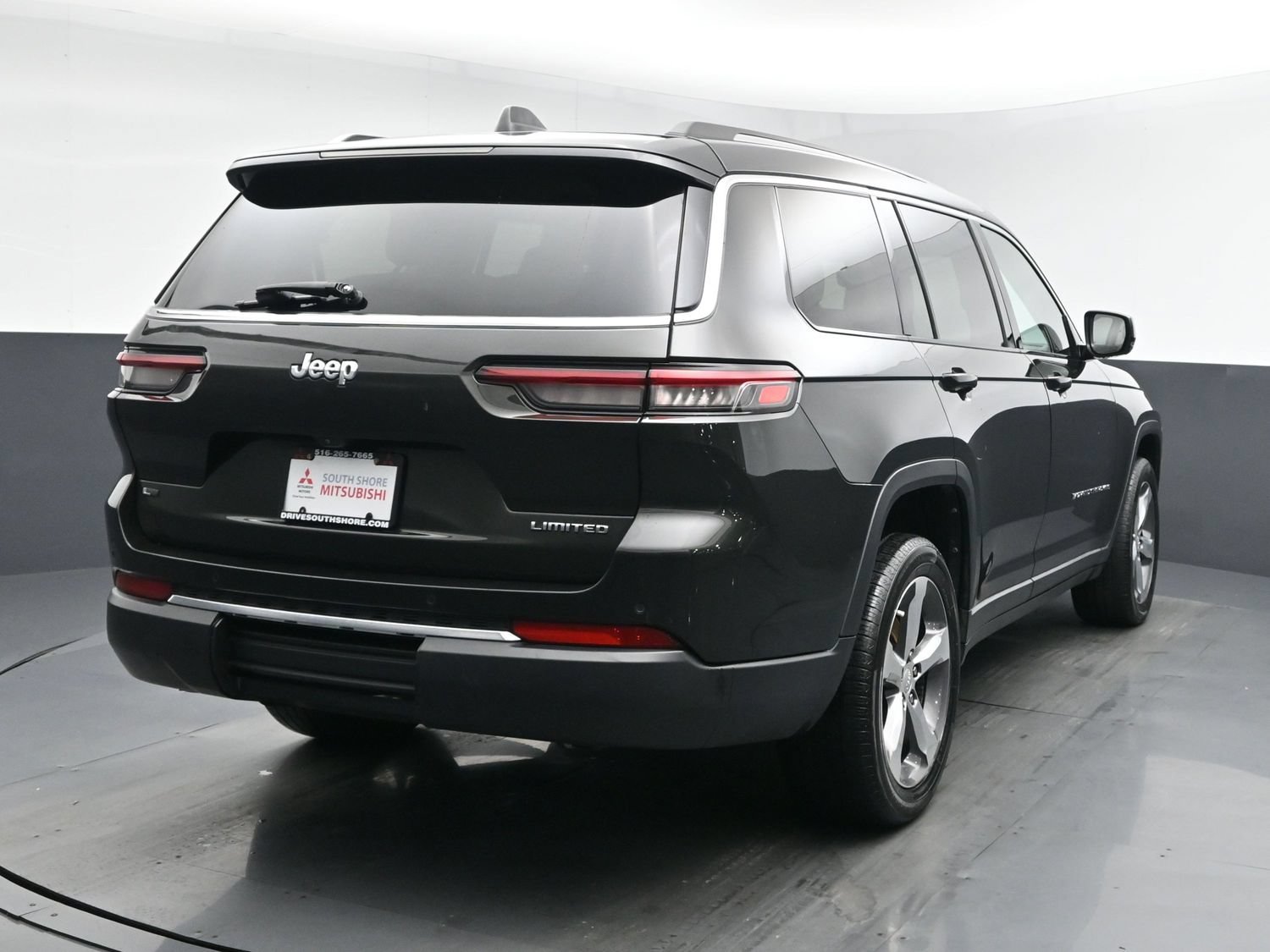 Used 2022 Rocky Mountain Pearlcoat Jeep Limited image 20