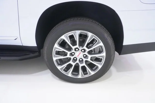 2026 GMC Yukon XL Denali - Photo 12