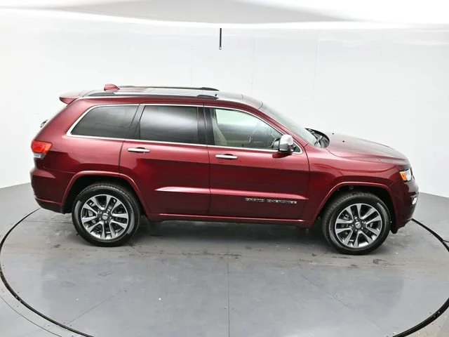 Used 2018 Velvet Red Pearlc Jeep Overland image 40