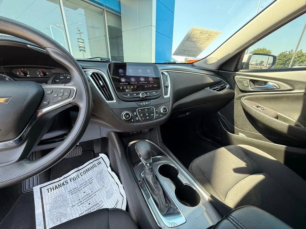 Used 2021 SILVER ICE METALLIC Chevrolet LT image 18