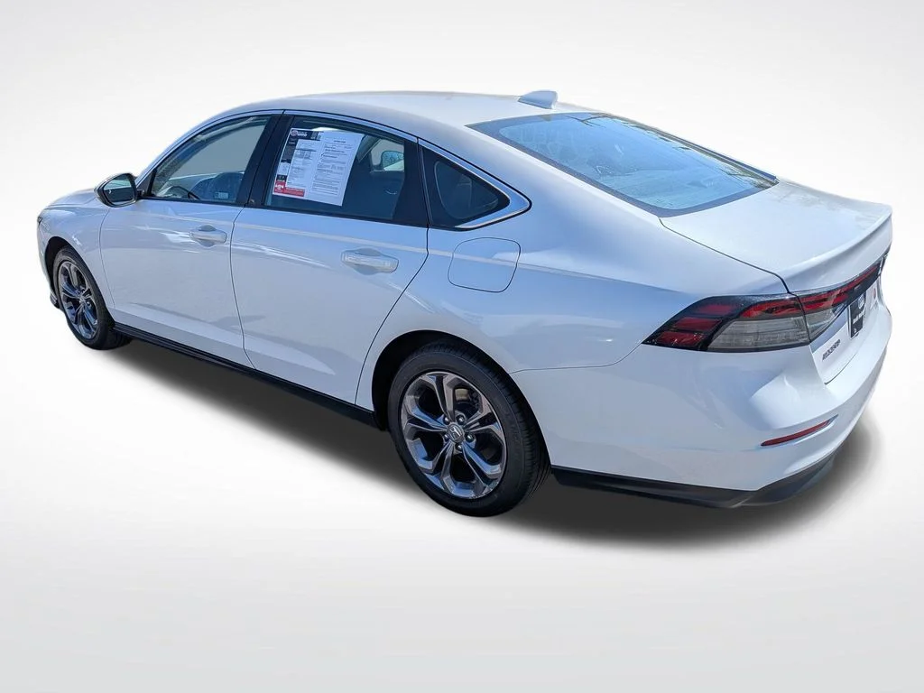 Used 2023 White Honda EX image 5