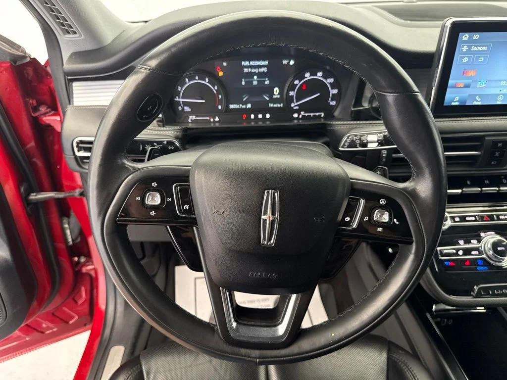 Used 2022 Red Lincoln Standard image 27