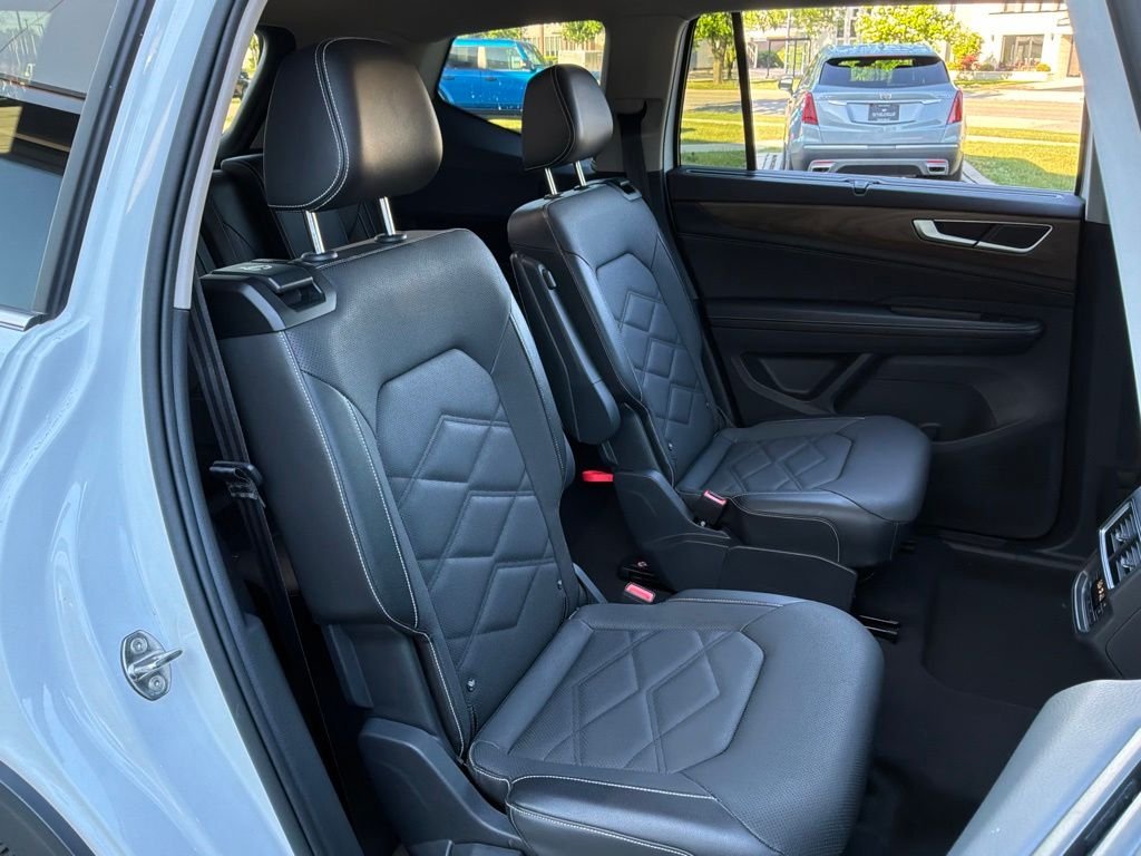 Used 2024  Volkswagen 2.0T SE w/Technology image 27
