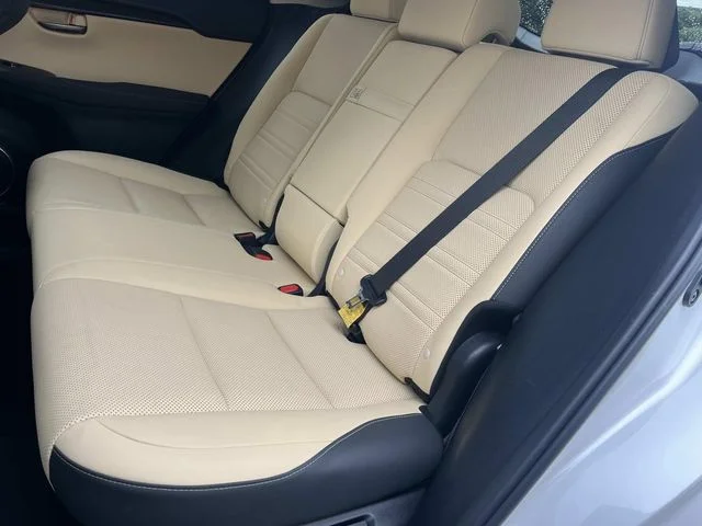 Used 2019 White Lexus 300h image 22