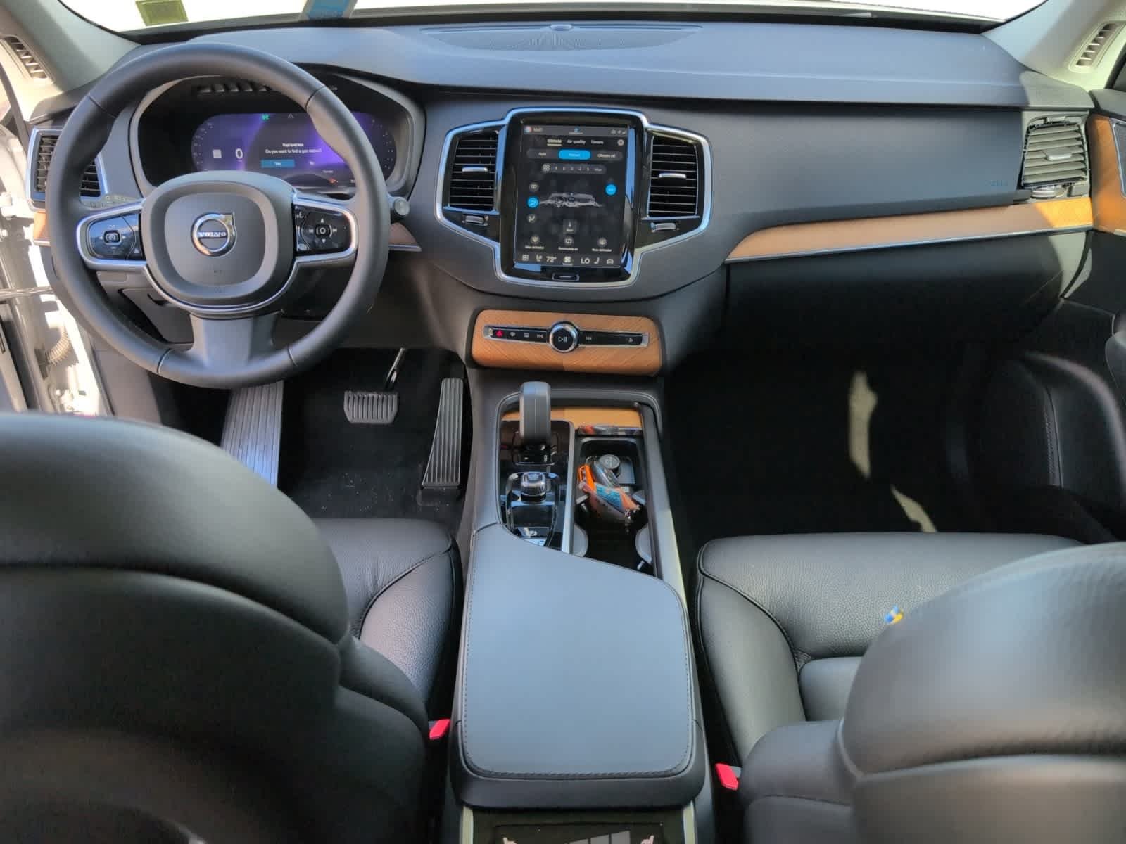 Used 2024 Silver Dawn Metallic Volvo Plus Bright Theme image 9