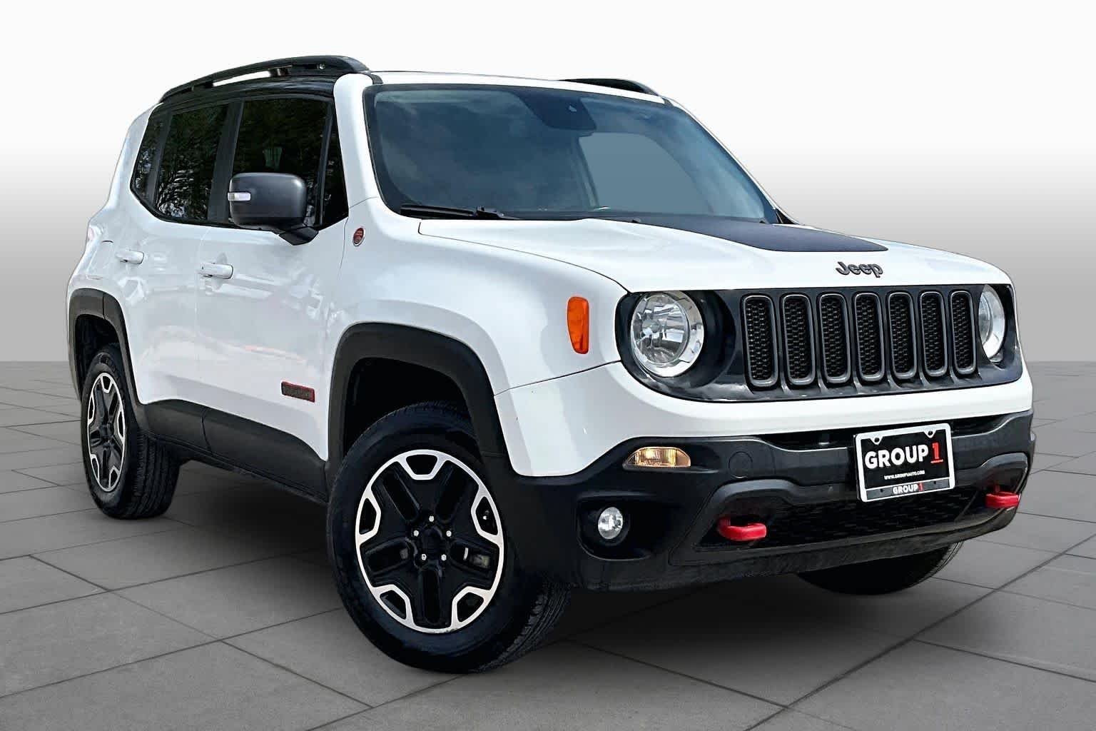 Used 2017 Alpine White Jeep Trailhawk image 3