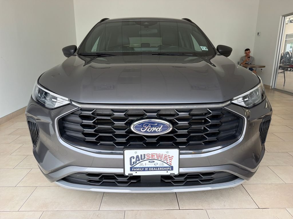Used 2023 Gray Ford ST-Line image 3