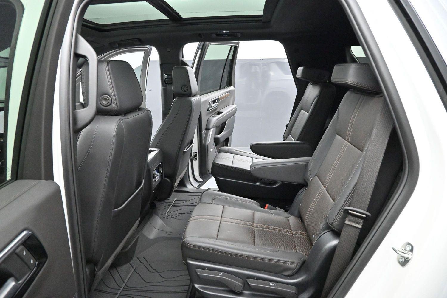 Used 2025 Iridescent Pearl Tricoat Chevrolet High Country image 30