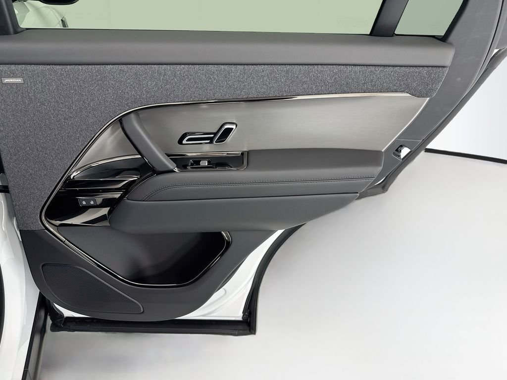 New 2026 Fuji White Land Rover Dynamic SE image 26