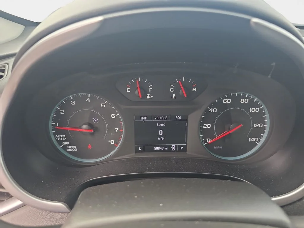 Used 2025 Summit White Chevrolet LT image 14