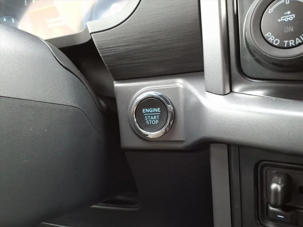 New 2026 Oxford White Ford XLT image 23