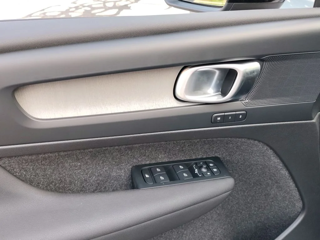 2026 Volvo XC40 Plus - Photo 12