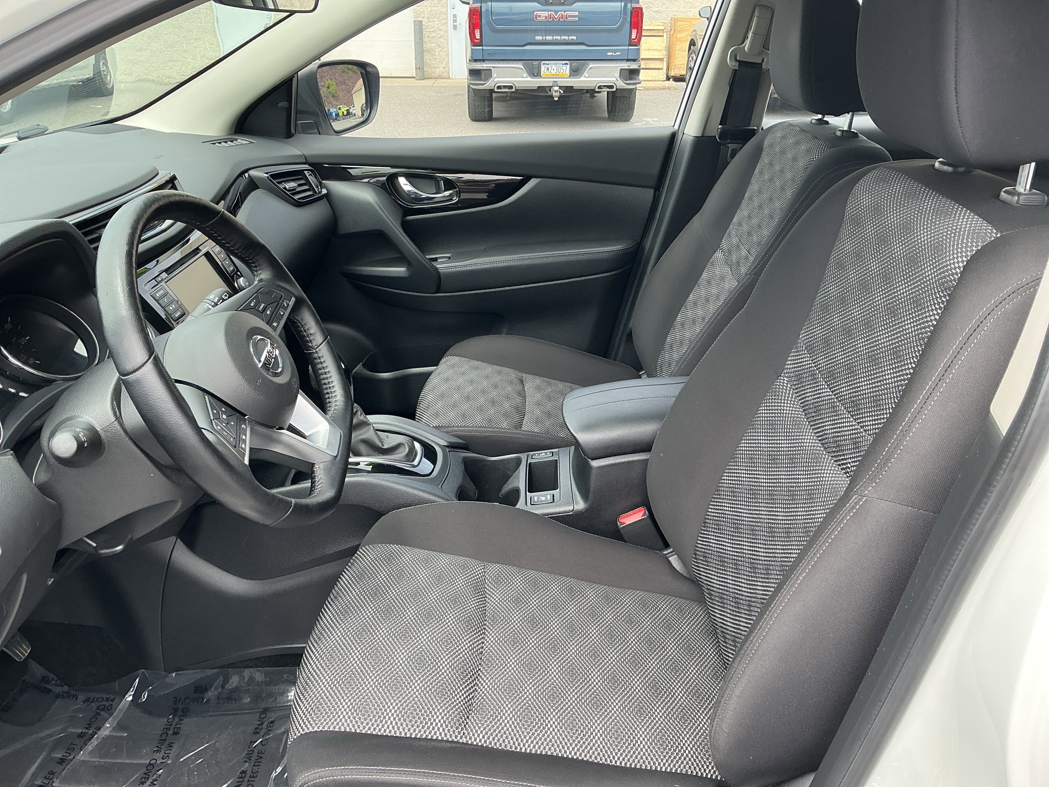 Used 2022 Pearl White Tricoat Nissan SV image 10