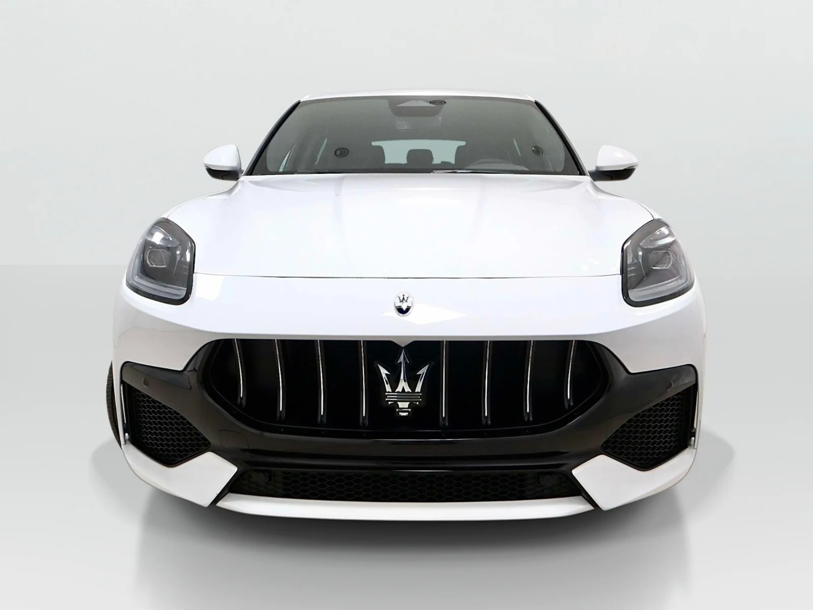 New 2027 Bianco Maserati  image 8