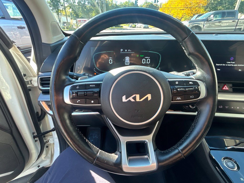 Used 2023 White Kia EX image 15