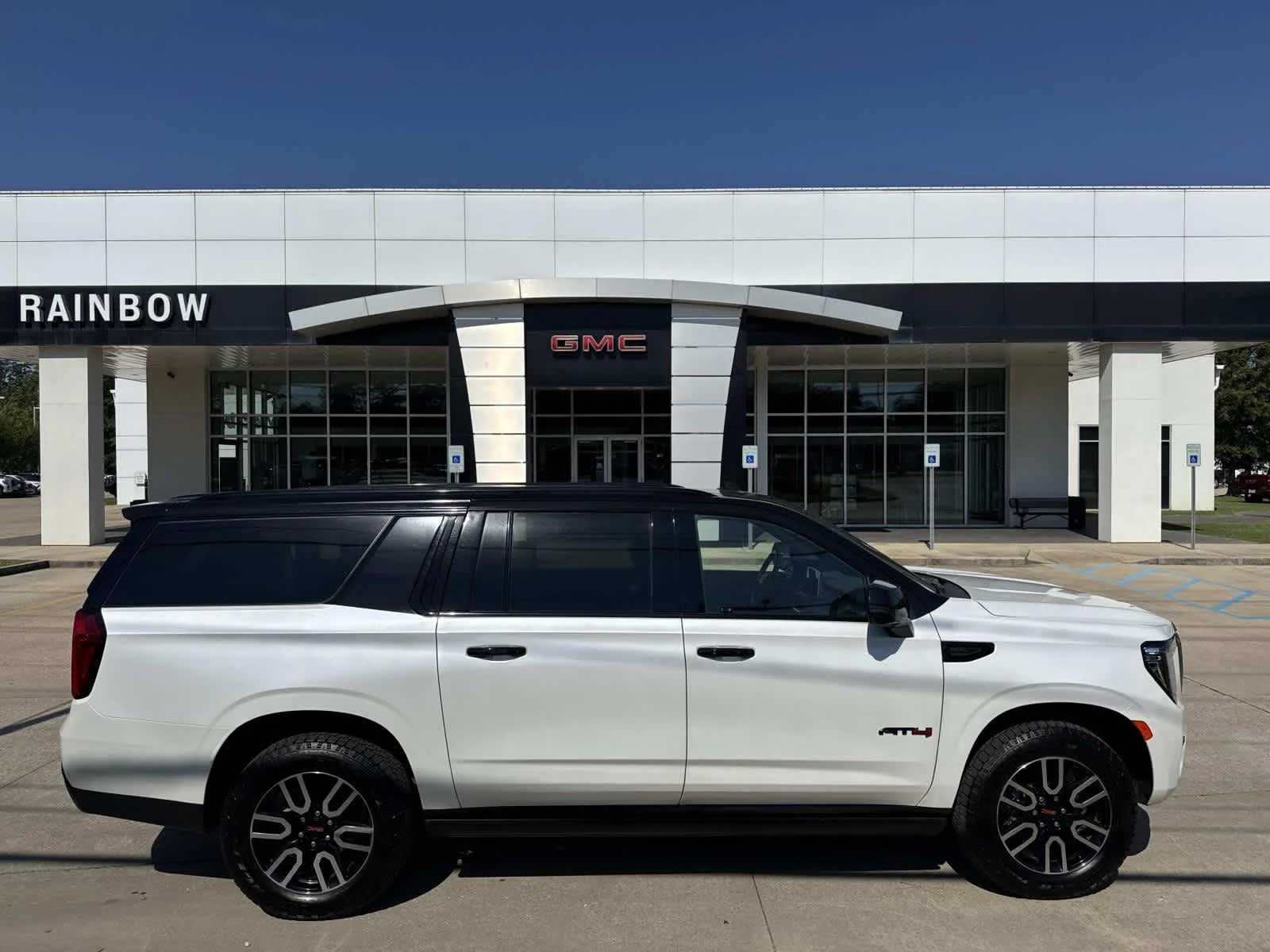 2021 GMC Yukon 4WD AT4's photo