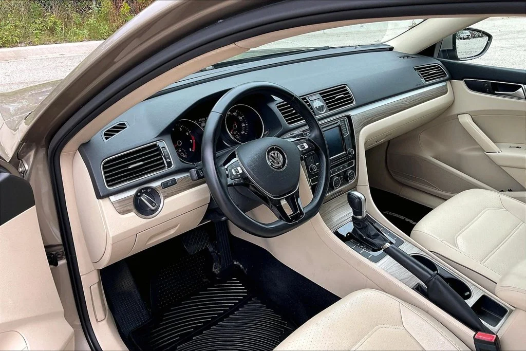 Used 2016 Silver Volkswagen 1.8T SE image 14