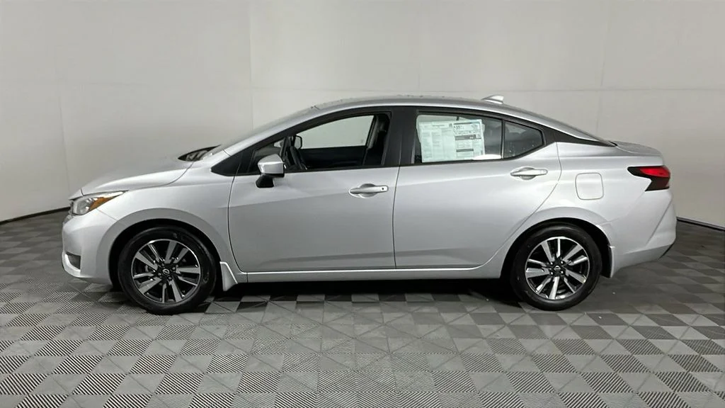 Used 2025 Silver Nissan 1.6 SV image 7
